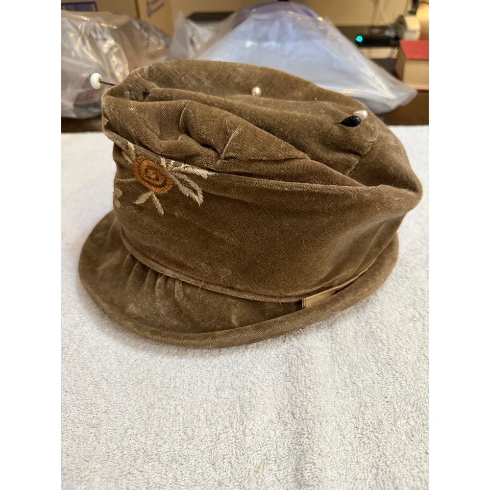 Vintage 1920s Brown Velvet Cloche Hat Embroidered Floral Flapper w/ Pins